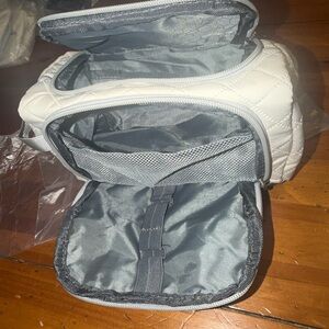 NEW NWOT Stylish White and Gray Quilted Travel Accessory Make Up Bag